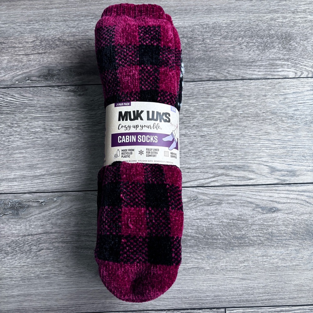 NWT Muk Luks 2 Pair Rib Cuff Cabin Socks Red Black Sz S/M (sz women’s 5-7)